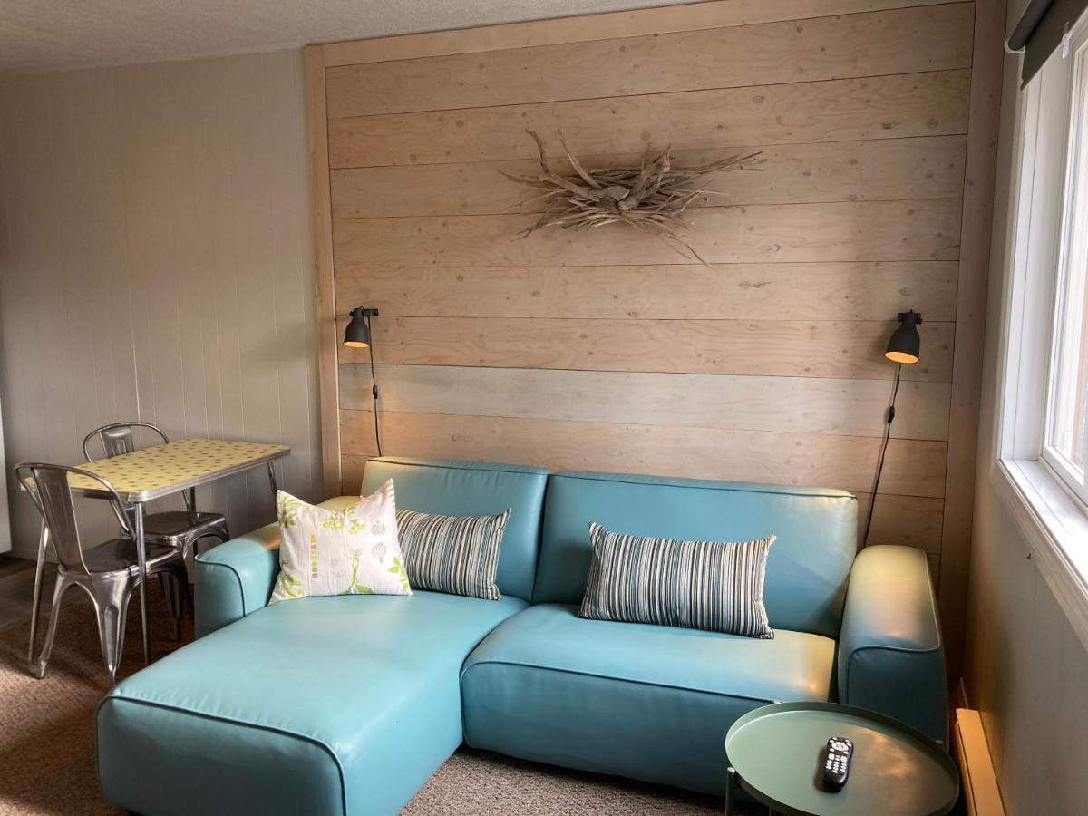 Pinewood Inn Голдън Екстериор снимка