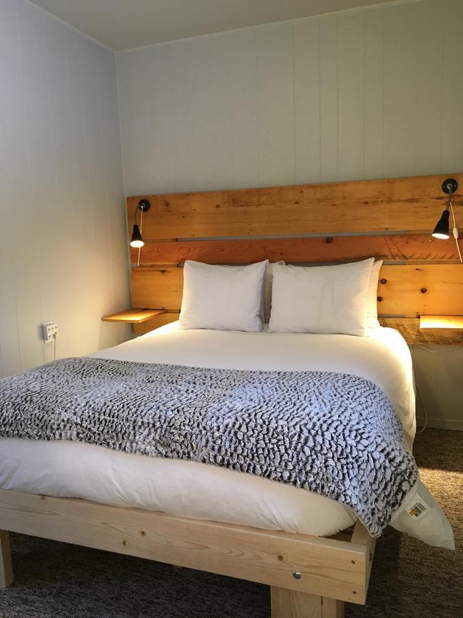 Pinewood Inn Голдън Екстериор снимка