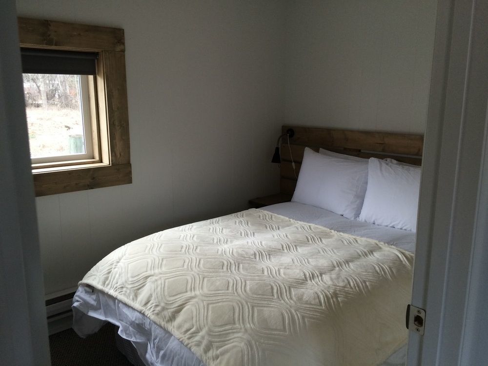 Pinewood Inn Голдън Екстериор снимка