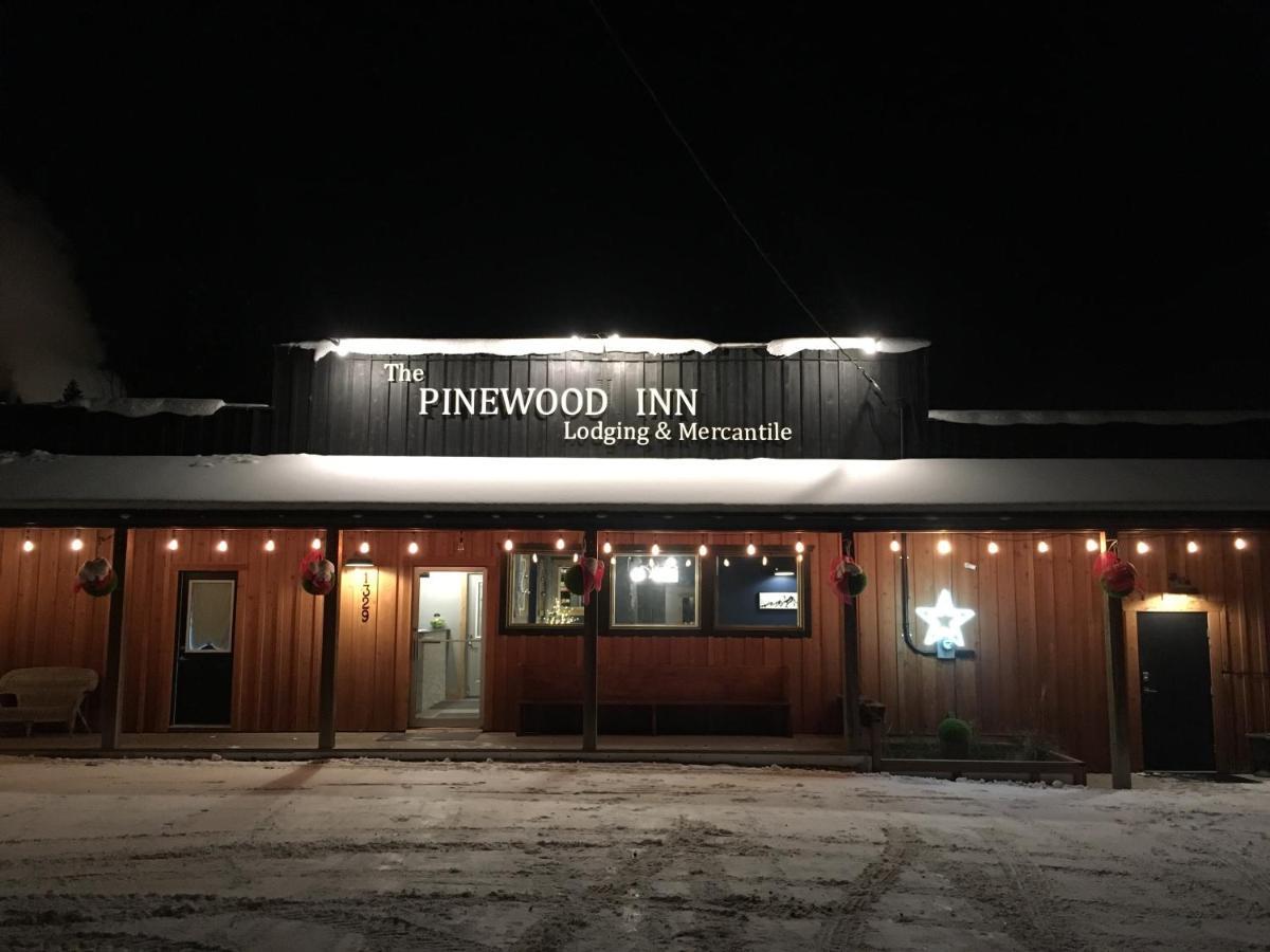 Pinewood Inn Голдън Екстериор снимка
