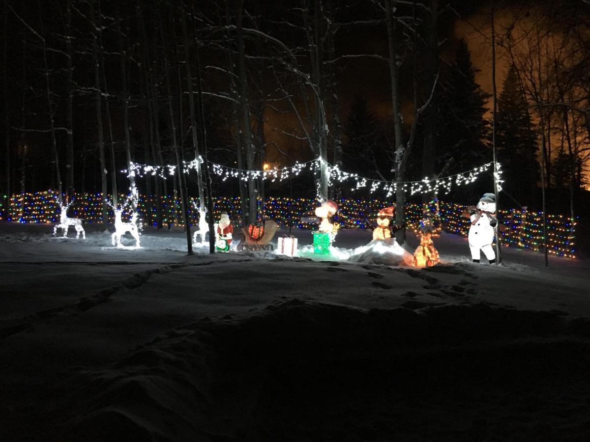 Pinewood Inn Голдън Екстериор снимка